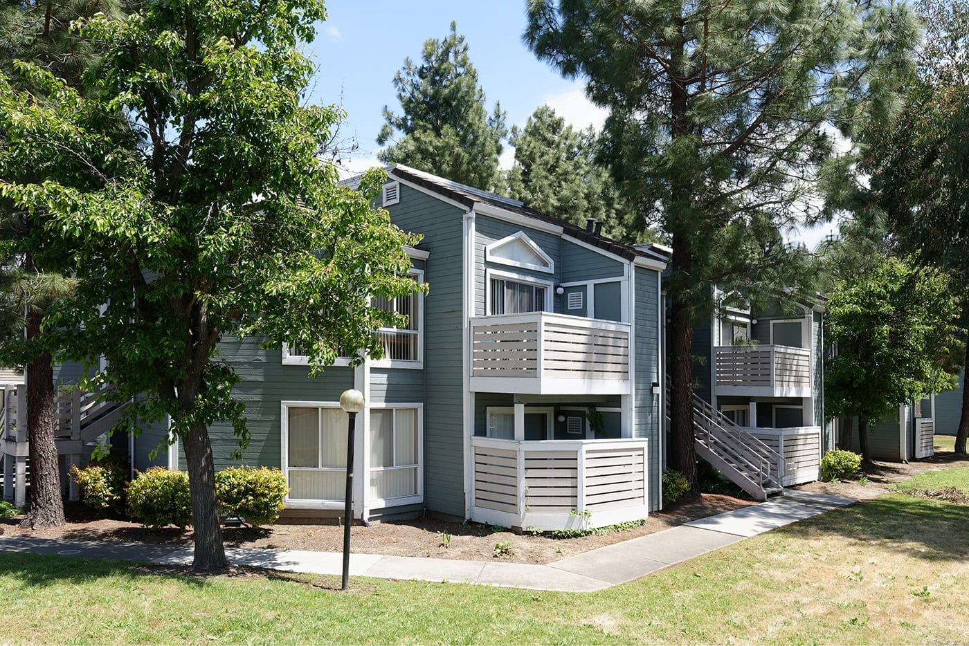 1400Willow Exterior Bld 04